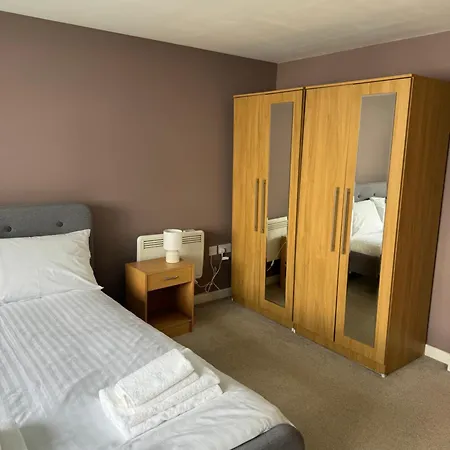 The View Apartments: Stunning Waterside Retreat Near Wood Lane Campus And Town Station Apartment