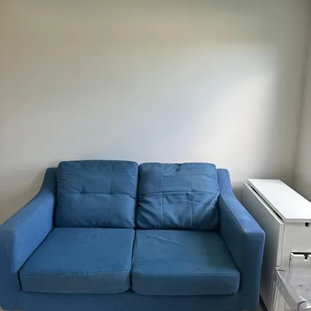 The View Apartments: Stunning Waterside Retreat Near Wood Lane Campus And Town Station *