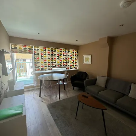The View Apartments: Stunning Waterside Retreat Near Wood Lane Campus And Town Station * Falmouth
